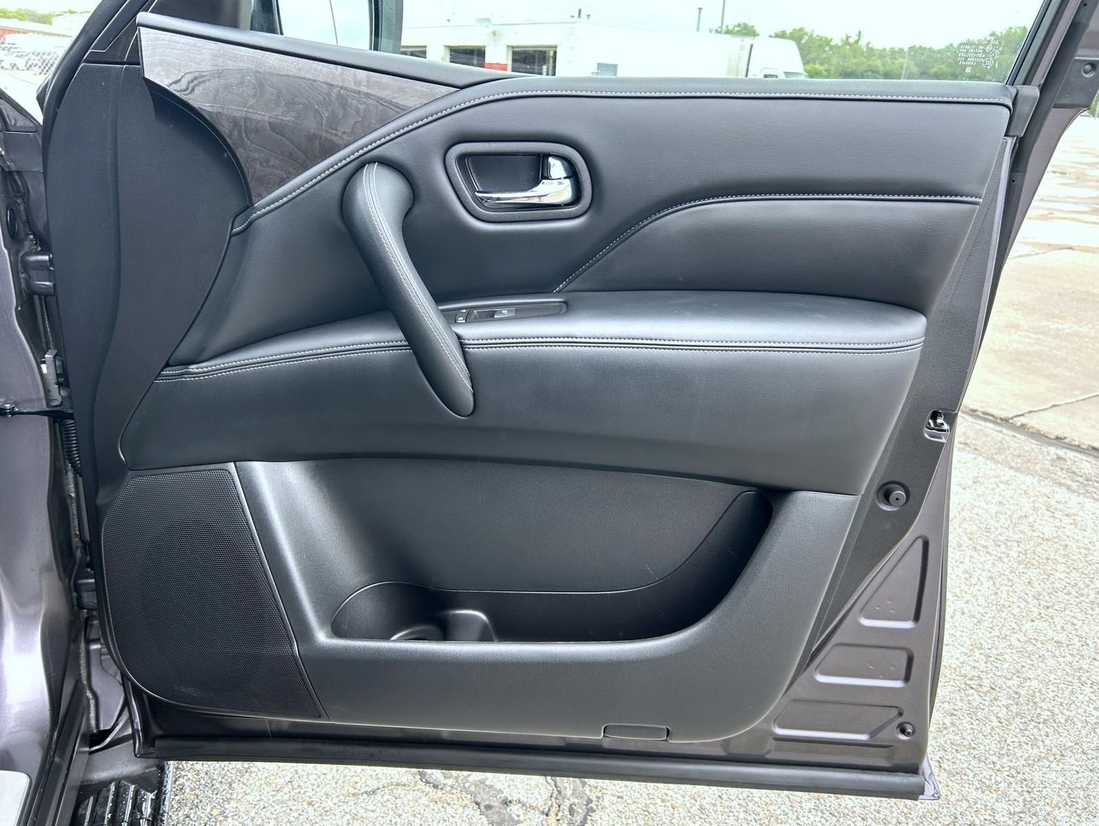 Used 2023 Gray INFINITI LUXE image 15