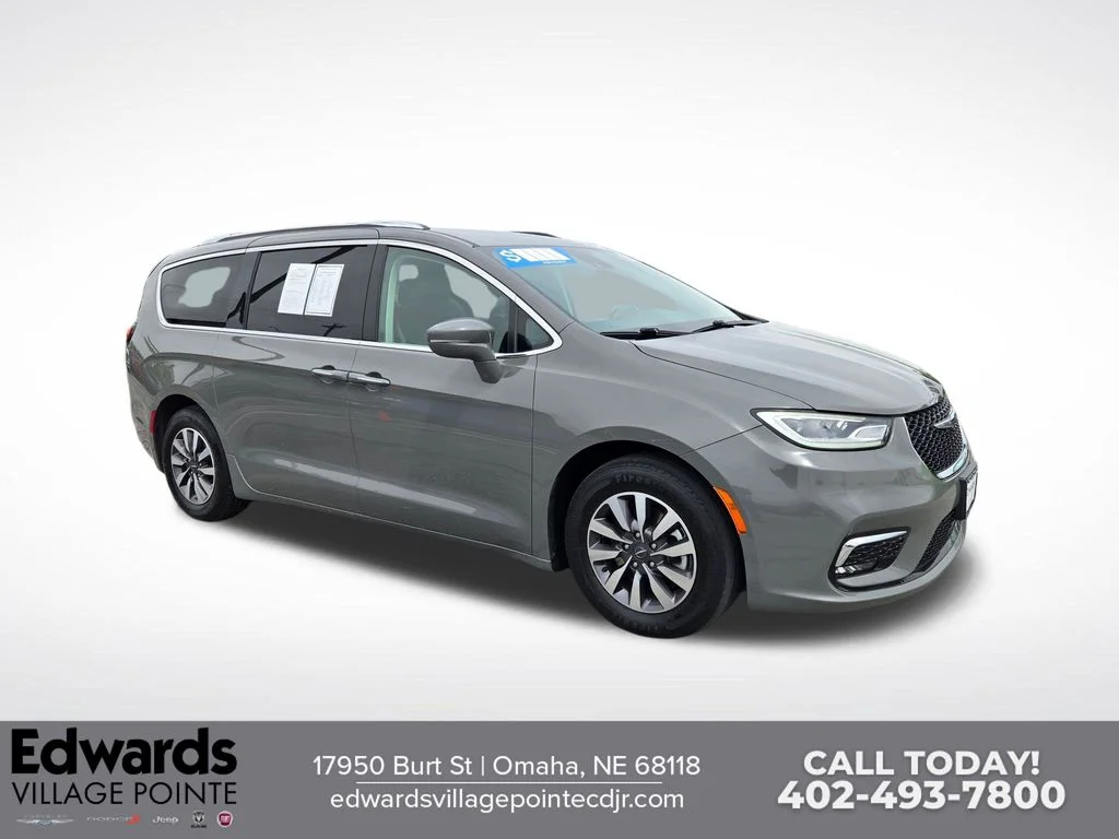 2021 Chrysler Pacifica Touring L's photo