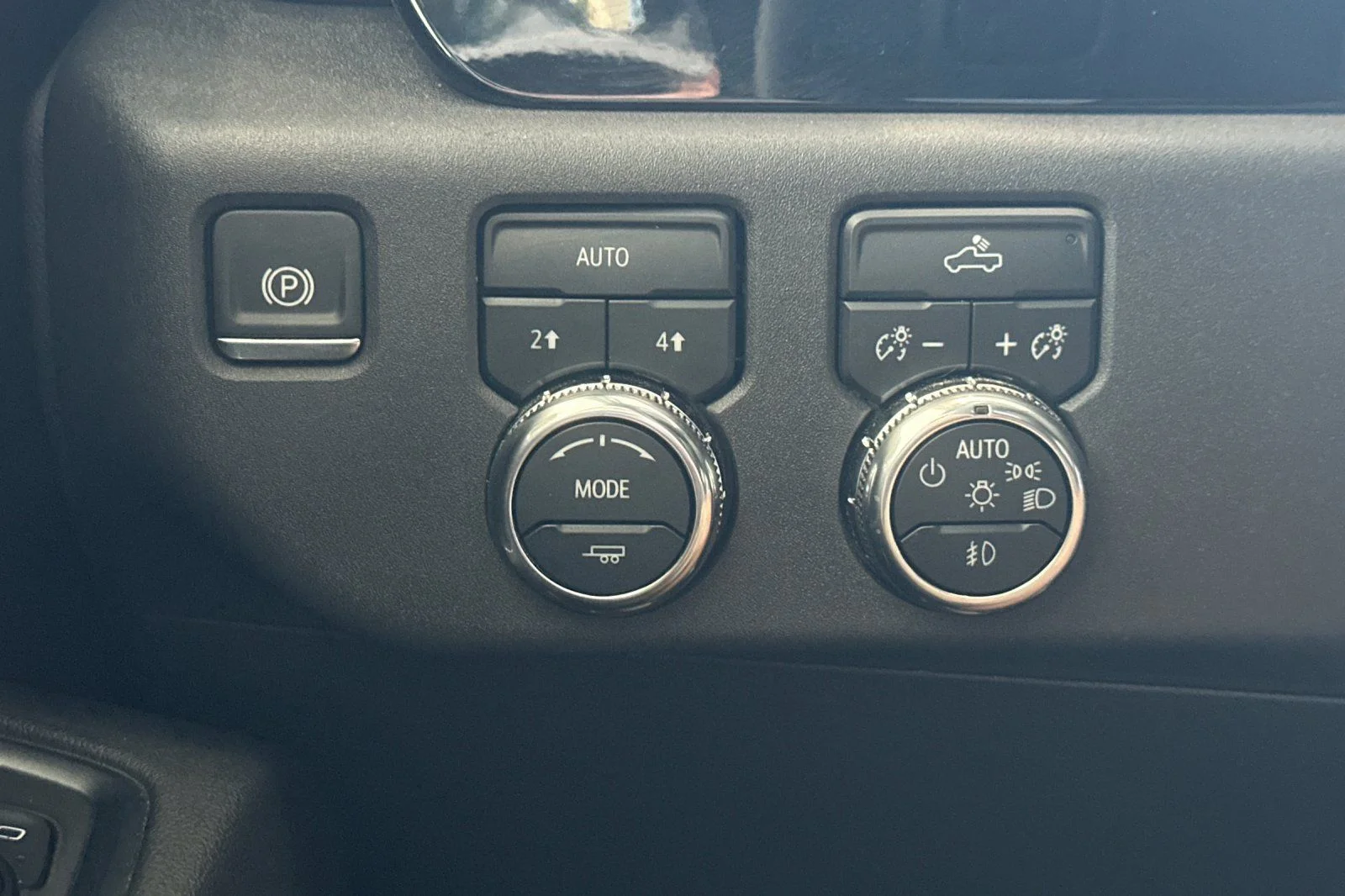 Used 2024 Gray GMC Elevation image 29