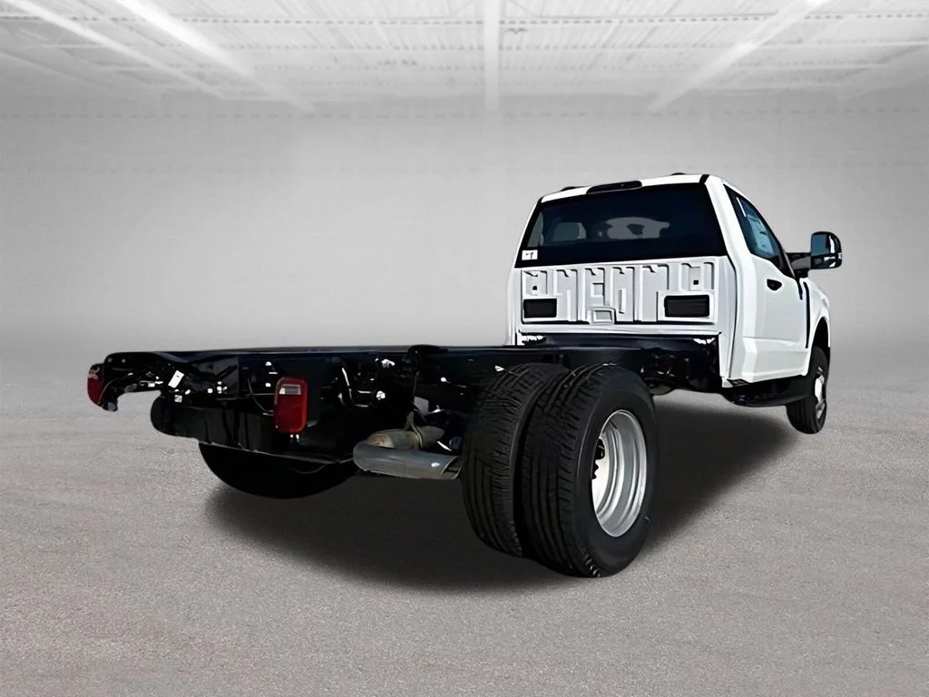 New 2026 Oxford White Ford F-350® XL image 7