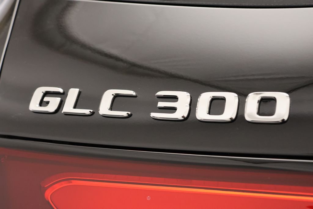 Used 2026 Obsidian Black Metallic Mercedes-Benz GLC 300 image 9