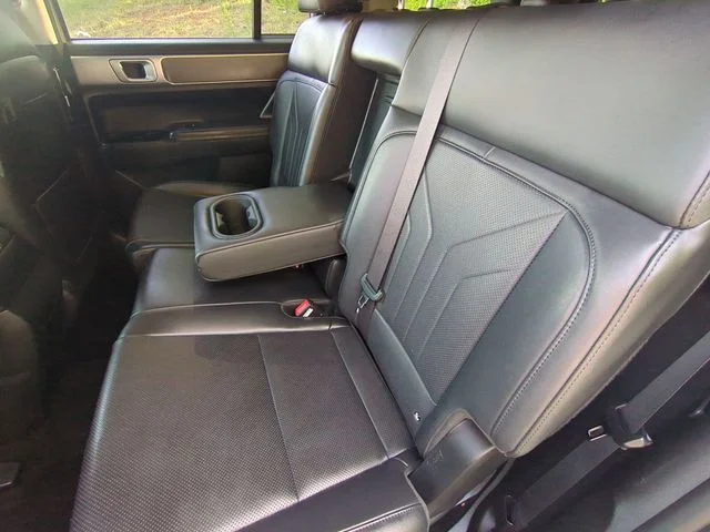 Used 2024 Silver Hyundai SEL image 28