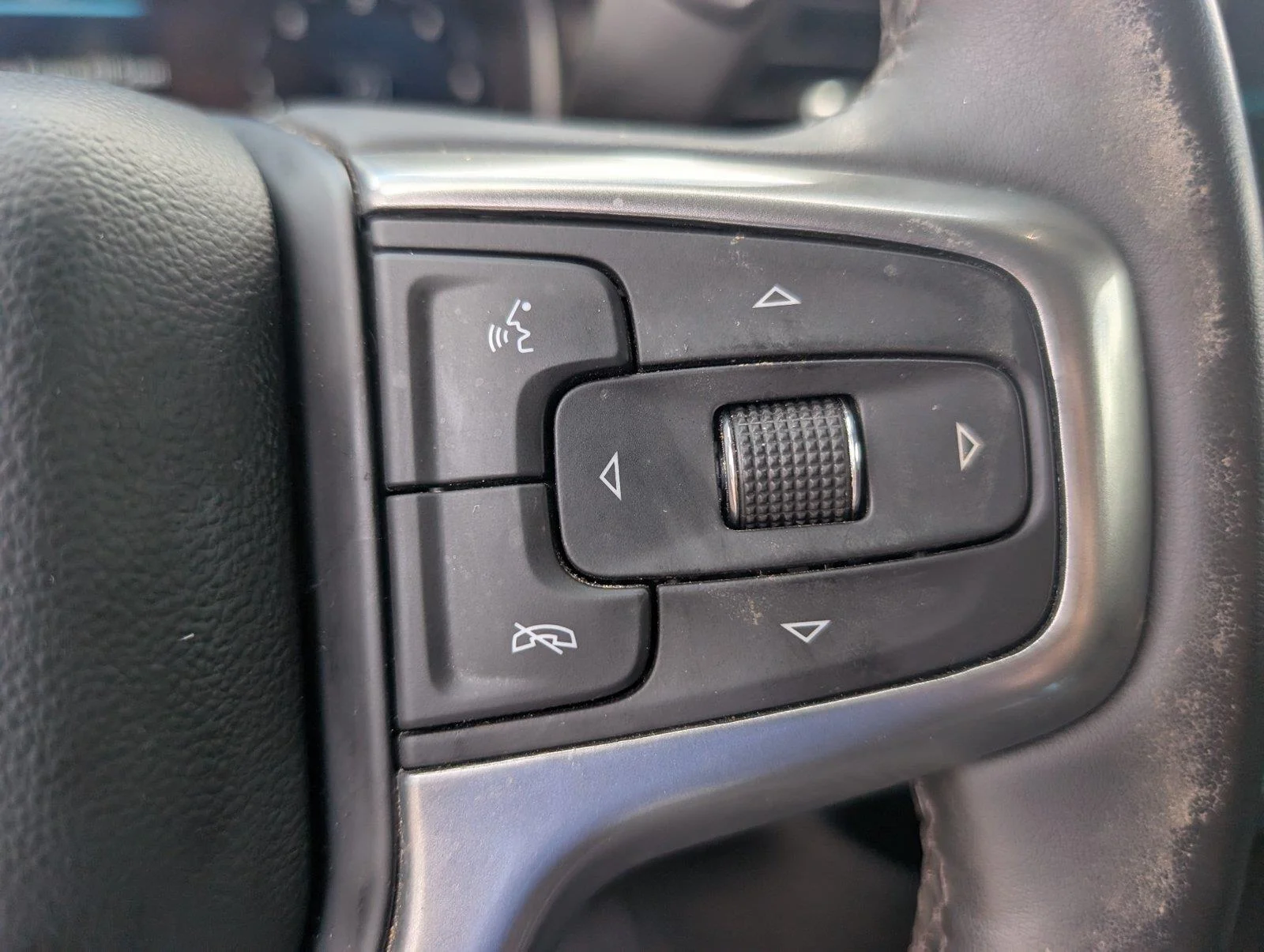 Used 2023 STERLING GRAY METALLIC Chevrolet RST image 23