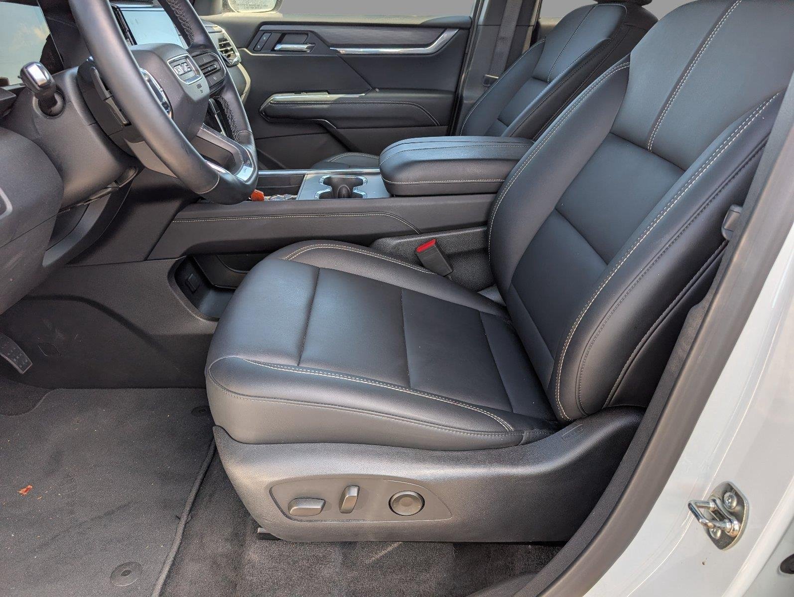 Used 2026 Summit White GMC Elevation image 13