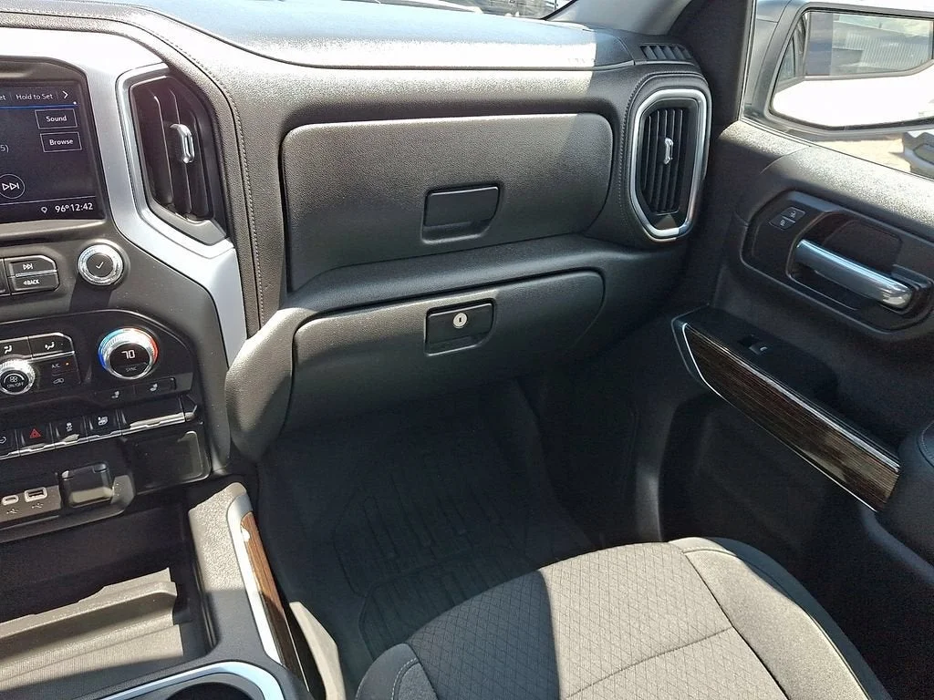 Used 2021 SUMMIT WHITE GMC Elevation image 46