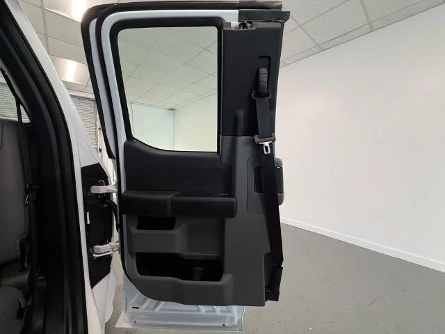 New 2027 Oxford White Ford F-250® XL image 29