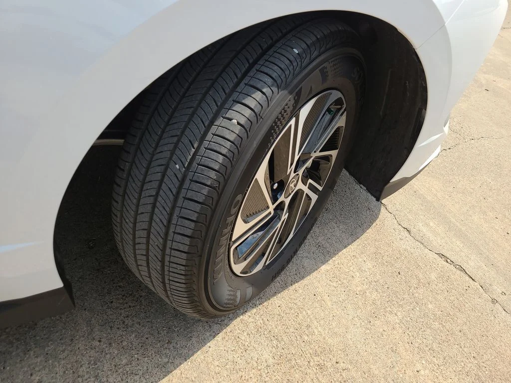 Used 2026 White Hyundai Blue image 7