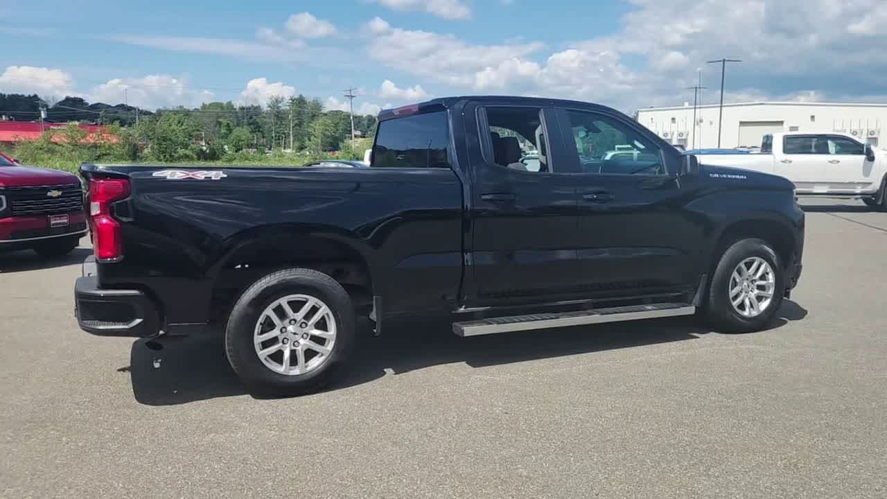 Used 2022 Black Chevrolet RST image 4