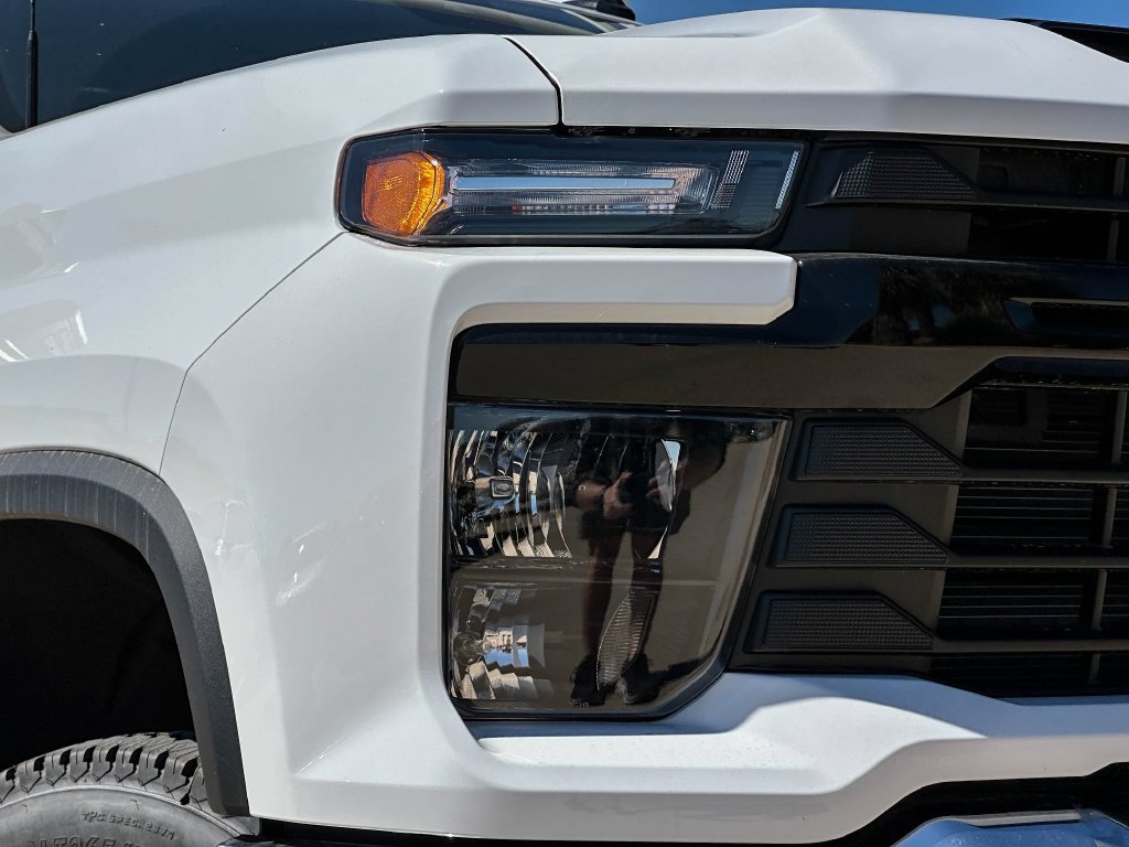 New 2026 Summit White Chevrolet WT image 3
