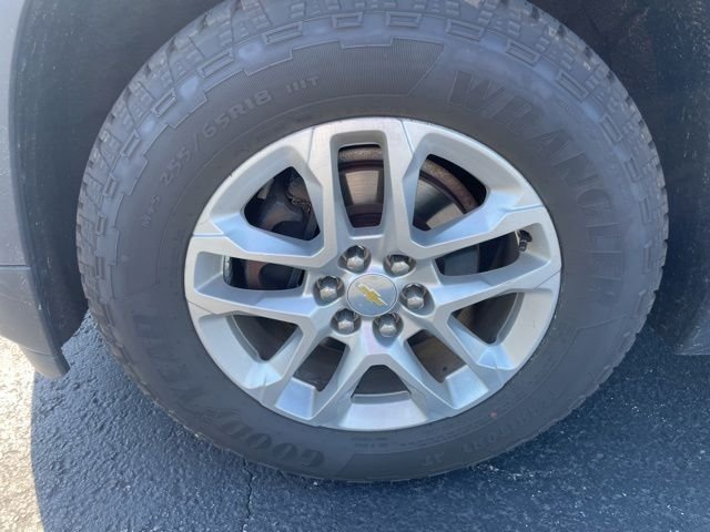 Used 2018 Summit White Chevrolet LS image 2