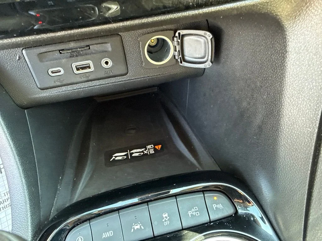 Used 2020 Red Buick Essence image 33