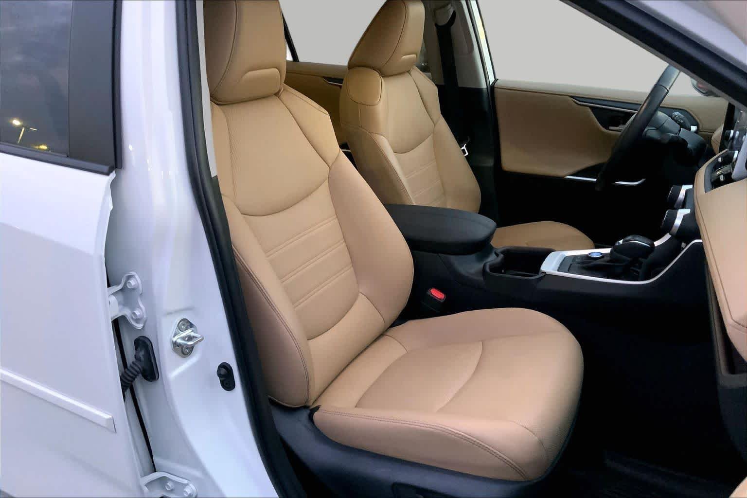 Used 2022 Blizzard Pearl Toyota Limited image 9