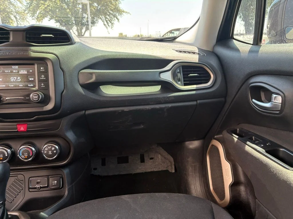 Used 2017 Black Jeep Latitude image 5
