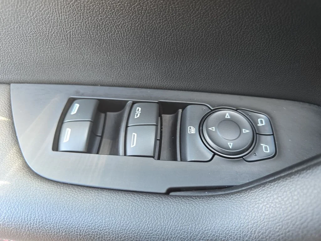 Used 2021 Red Chevrolet RS image 31