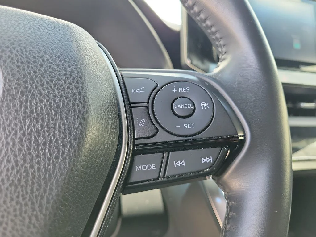 Used 2021 White Toyota XLE image 18