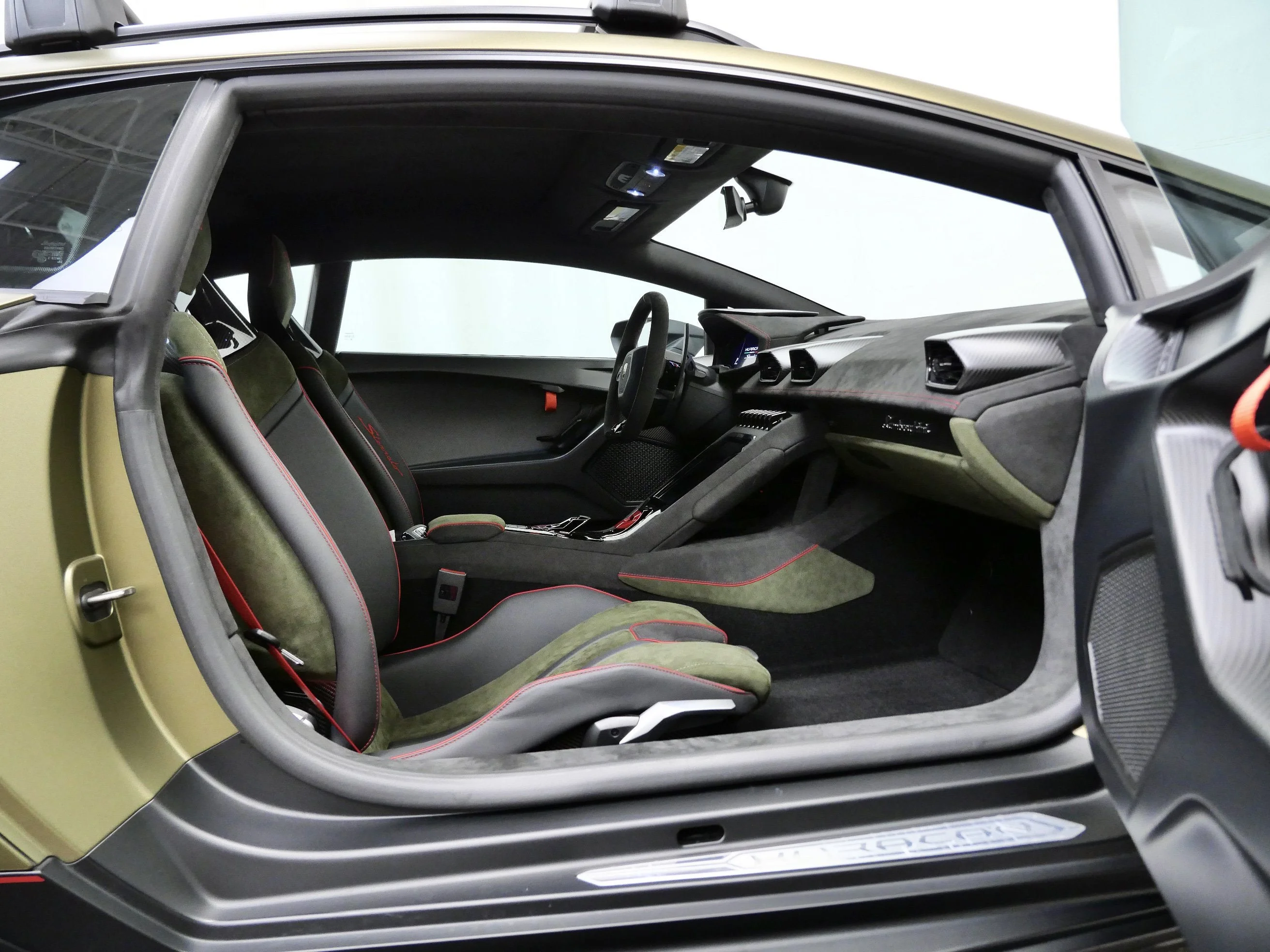 Used 2024 Verde Gea Matte Lamborghini Base image 14