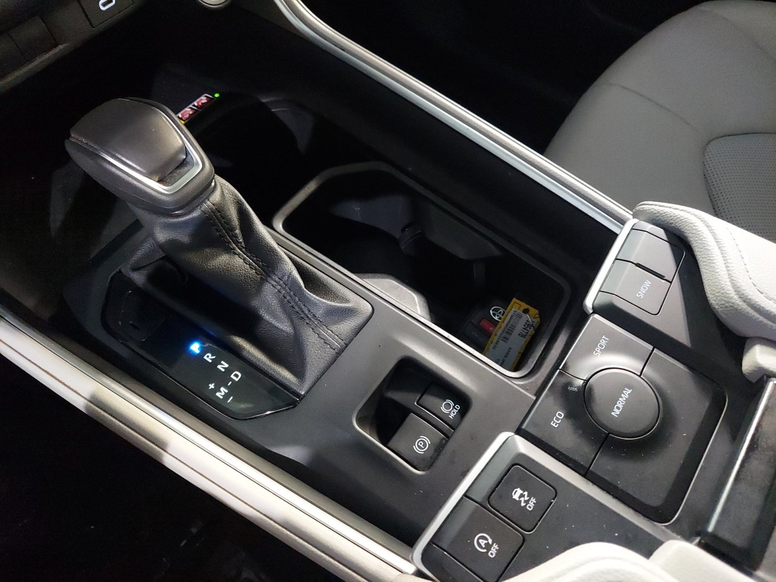 Used 2024 Wind Chill Pearl Toyota XLE image 21