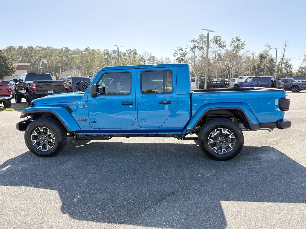 New 2026 Hydro Blue Pearl-Coat Exterior Paint Jeep Sahara image 6