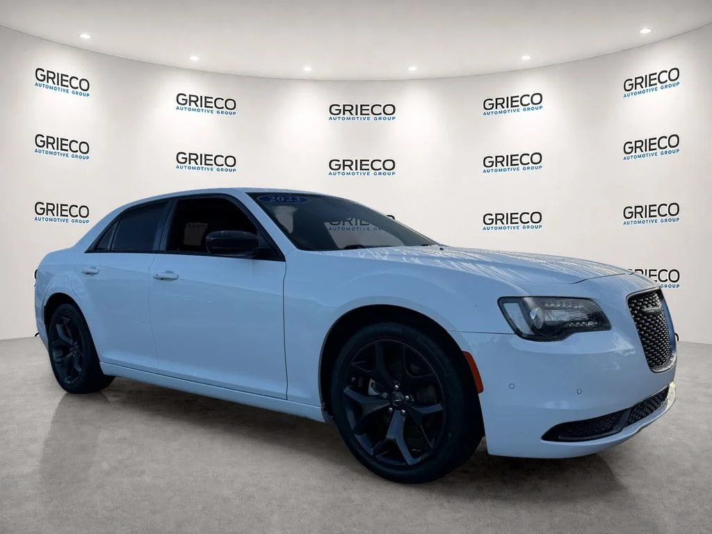 2023 Chrysler 300 Touring