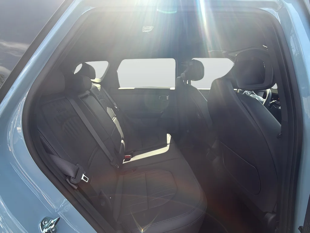 New 2027 Frost Blue / Black Roof Kia X-Line S image 10