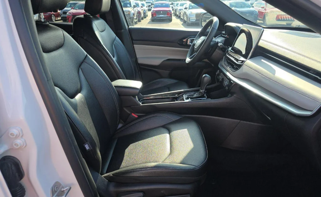 Used 2025 White Jeep Limited image 7