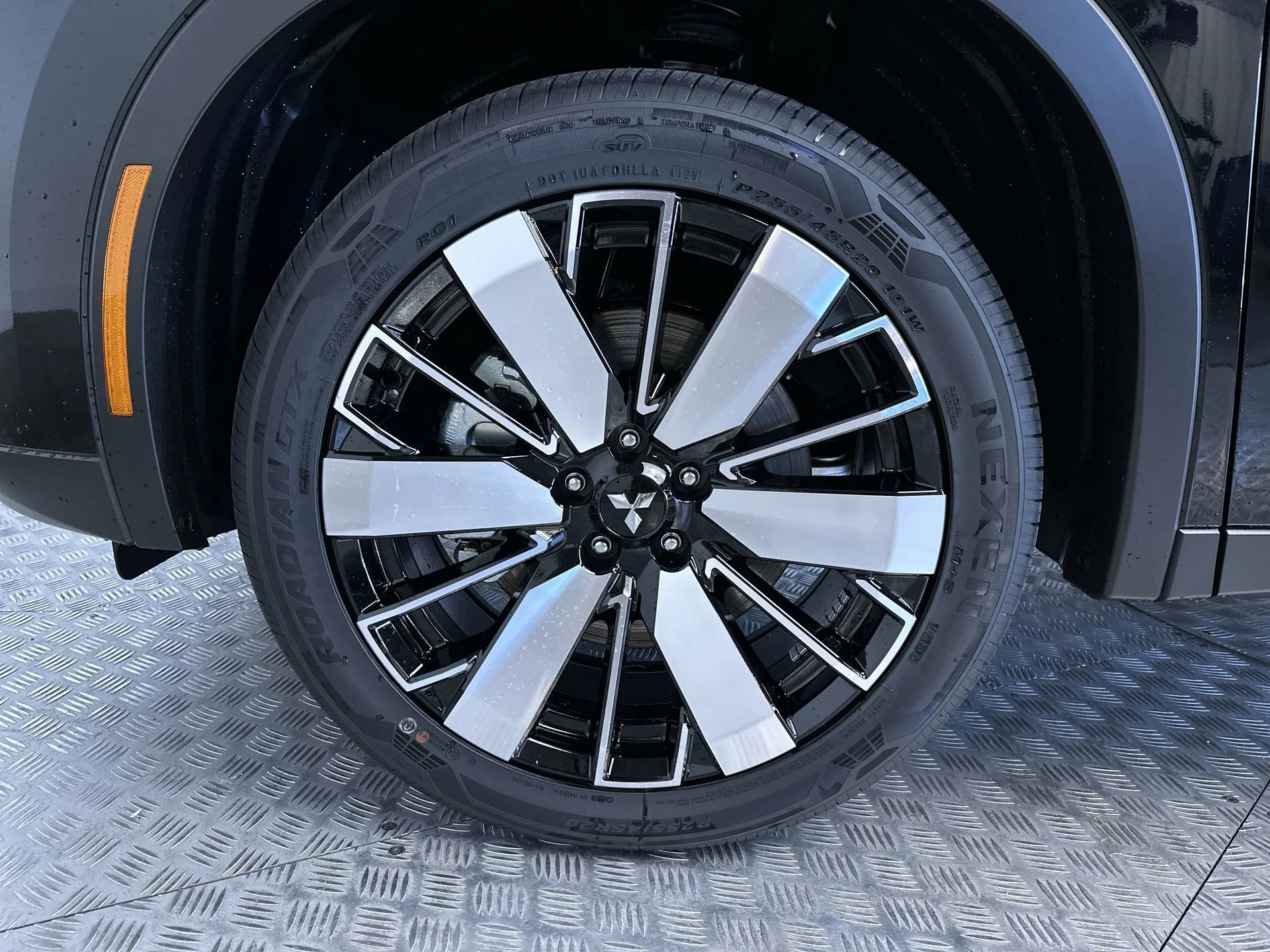 New 2026 Labrador Black Pearl Mitsubishi SE image 26