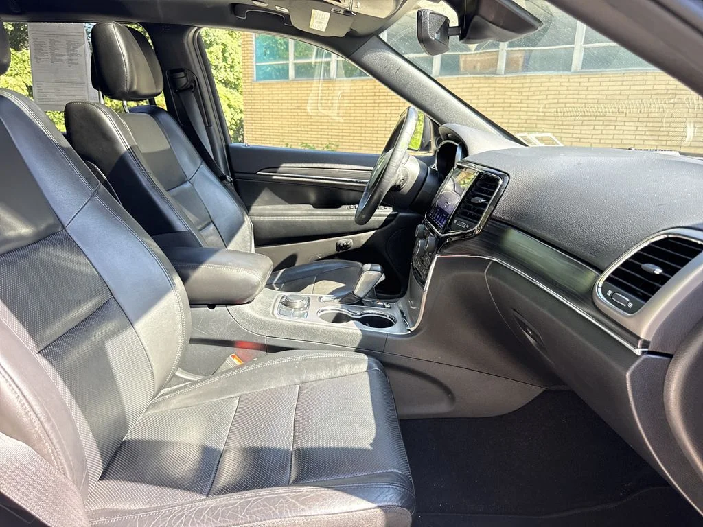 Used 2019 Blue Jeep Limited image 28