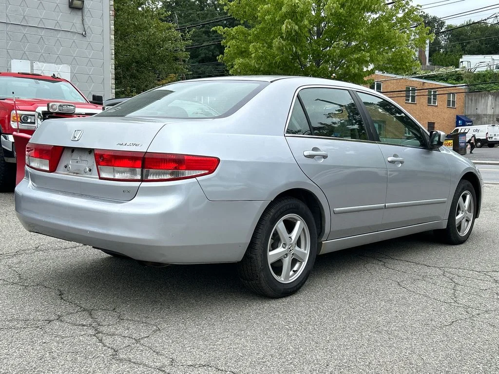 Used 2003  Honda EX image 2