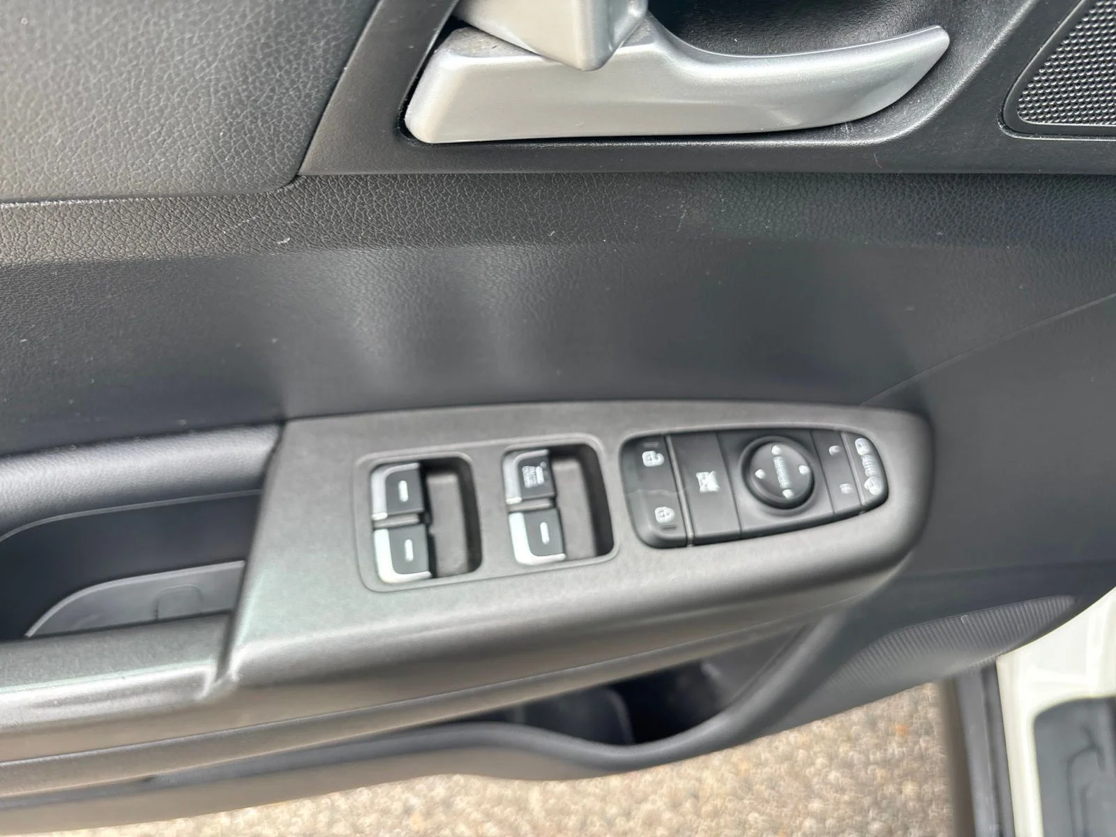 Used 2021 Clear White Kia LX image 20