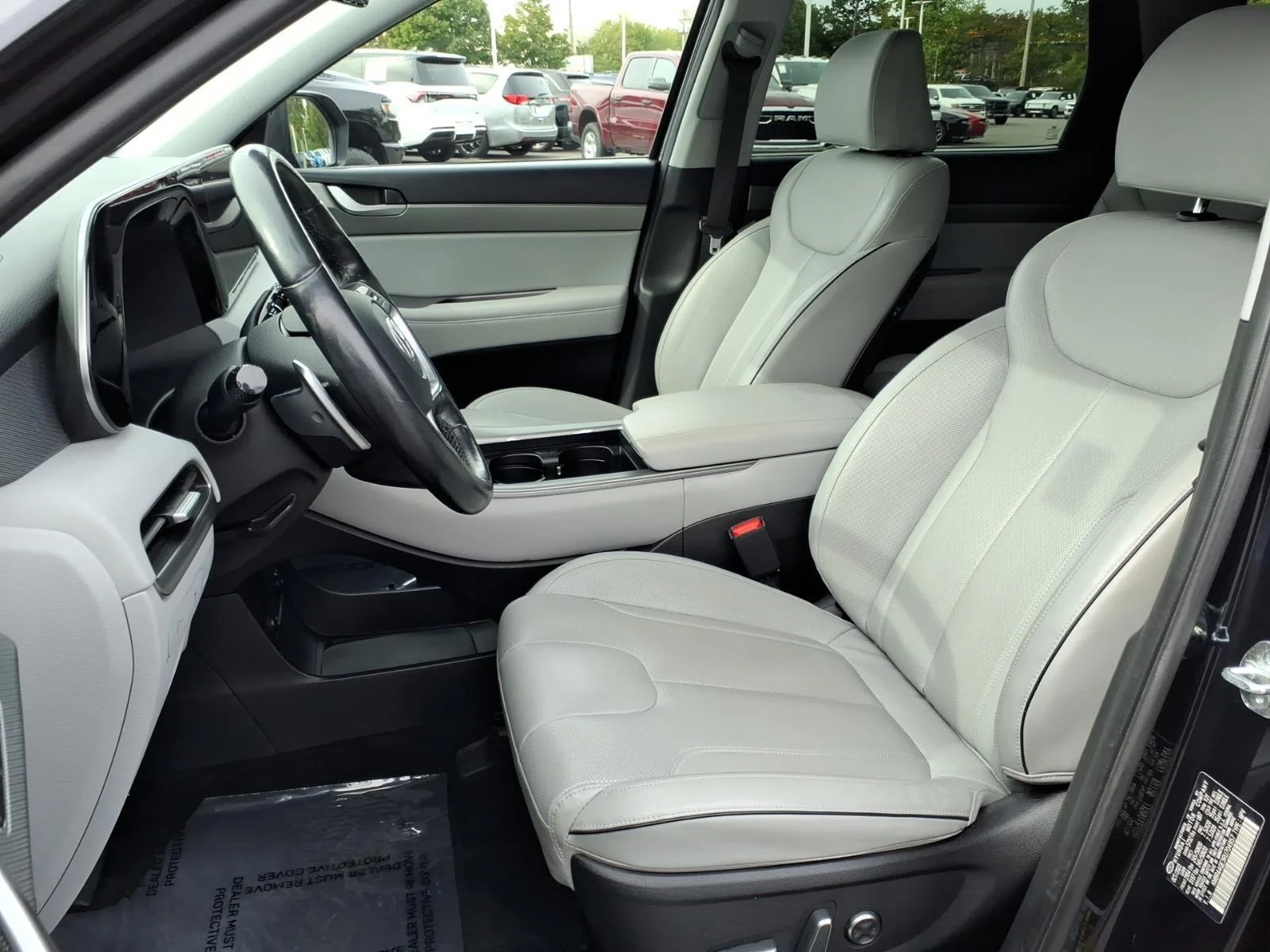 Used 2024 Moonlight Cloud Hyundai SEL 8P image 19