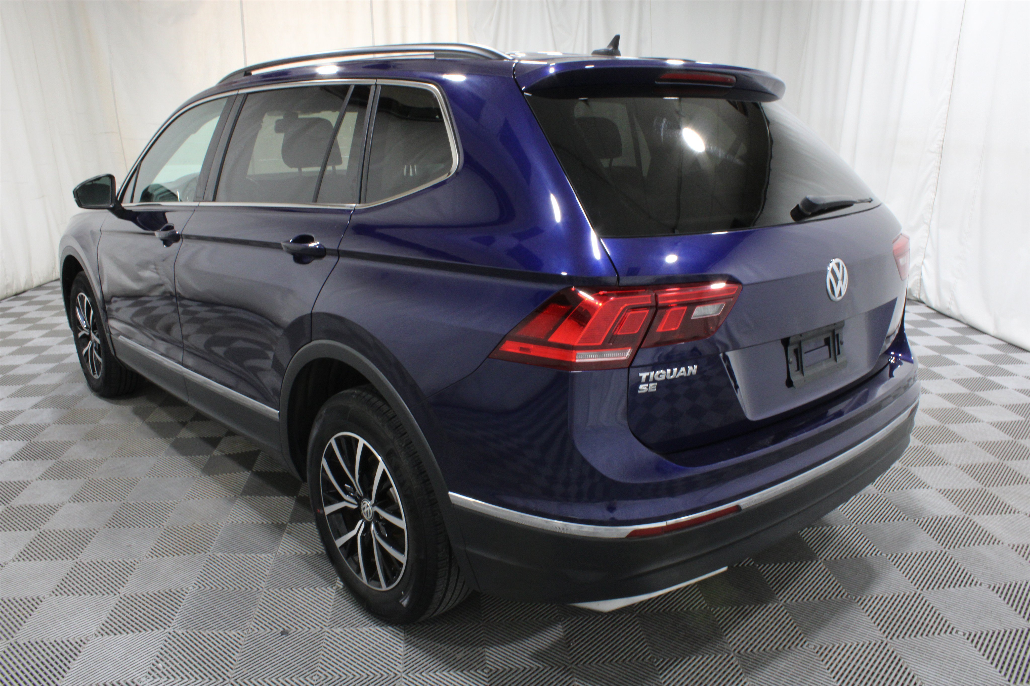Used 2021 Atlantic Blue Metallic Volkswagen SE image 32