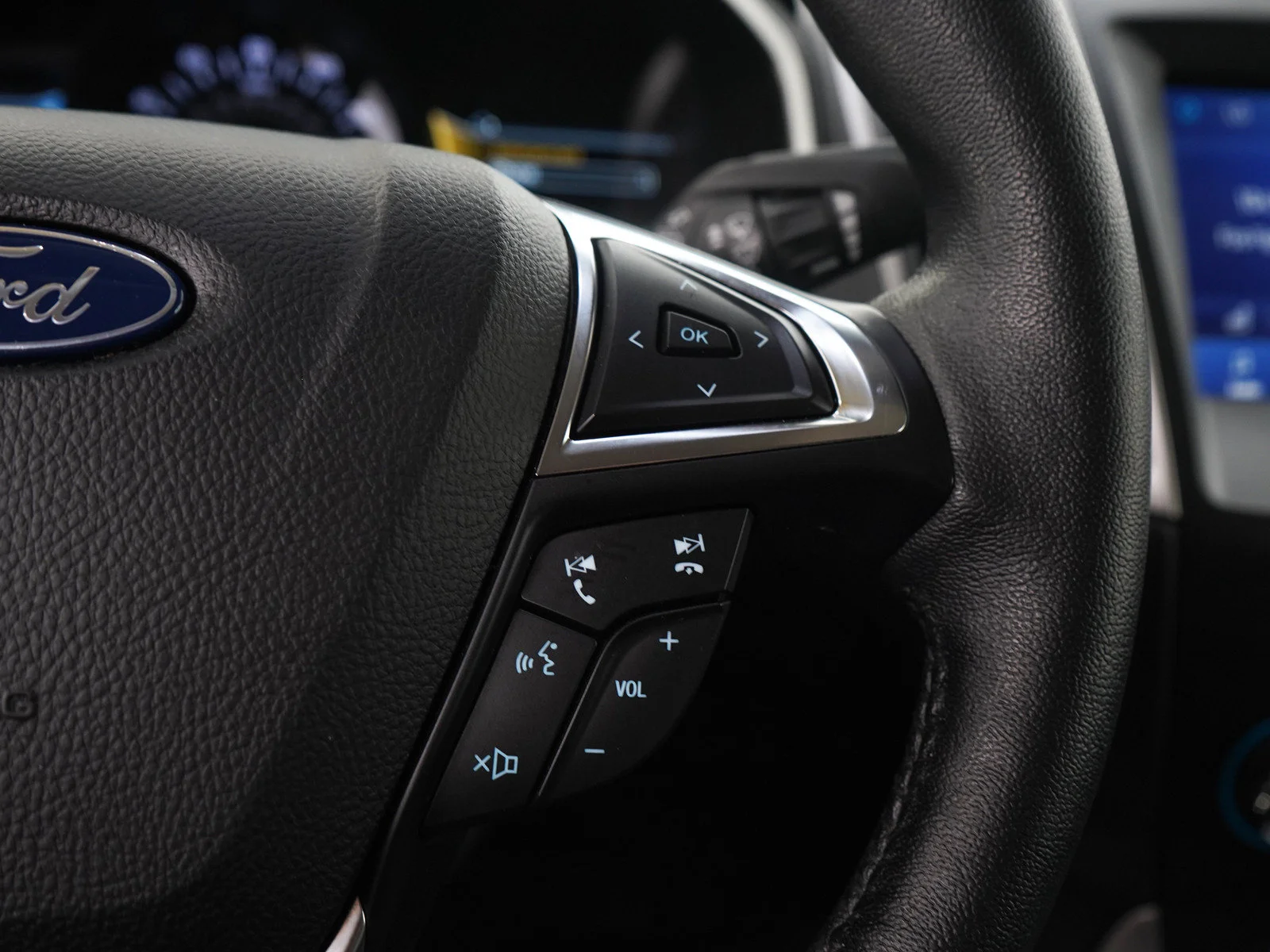 Used 2020 Black Ford SEL image 27