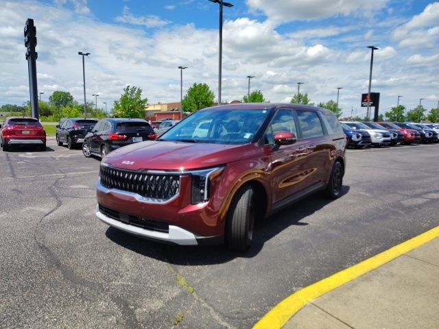 Used 2025 Red Kia LXS image 3