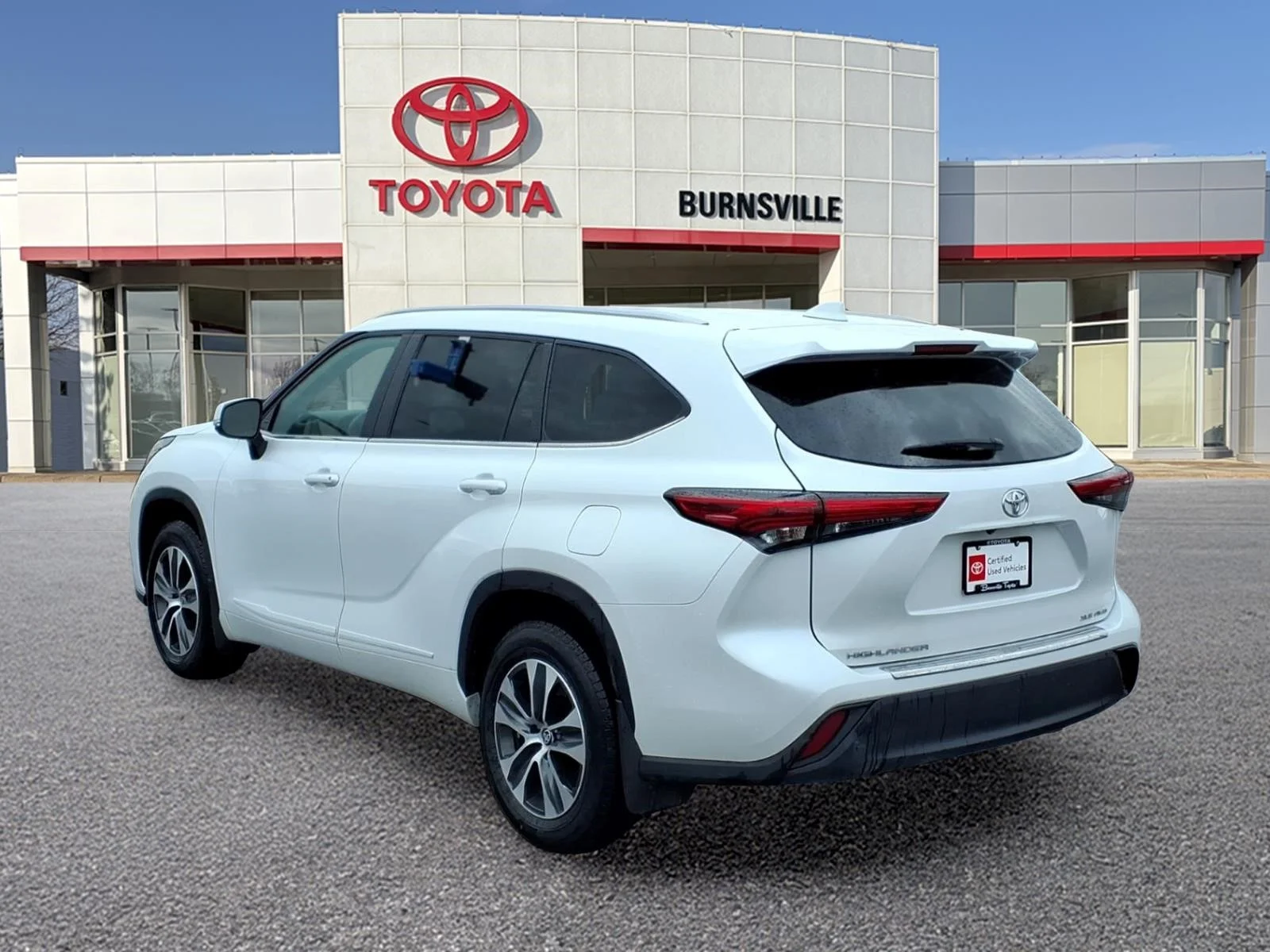 Used 2023 Beige Toyota XLE image 6