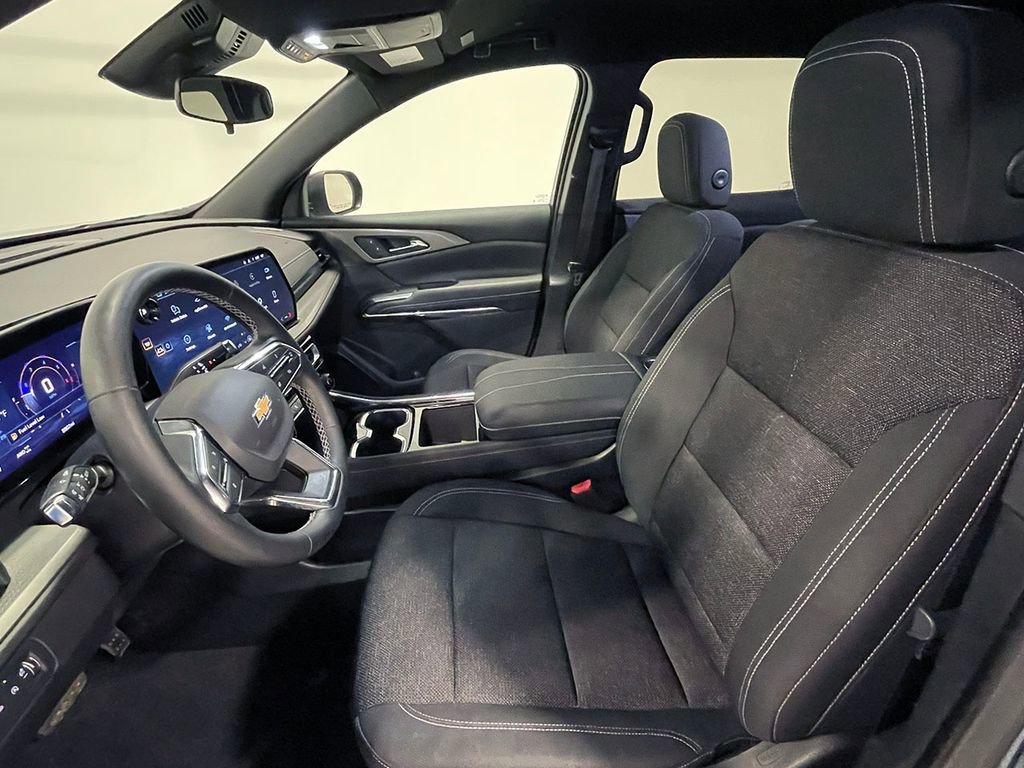 Used 2025 Lakeshore Blue Metallic Chevrolet LT image 3
