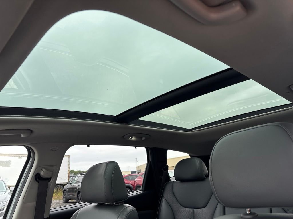 Used 2021 Silver Hyundai SEL image 23