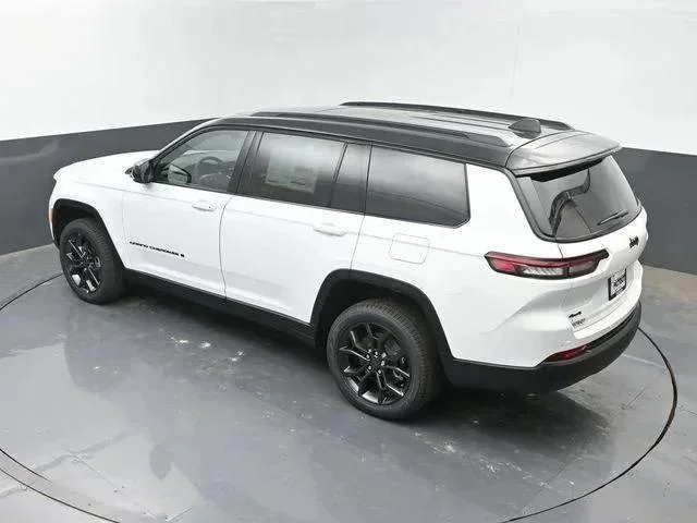 New 2025 Bright White Clear-Coat Exterior Paint Jeep Limited image 39