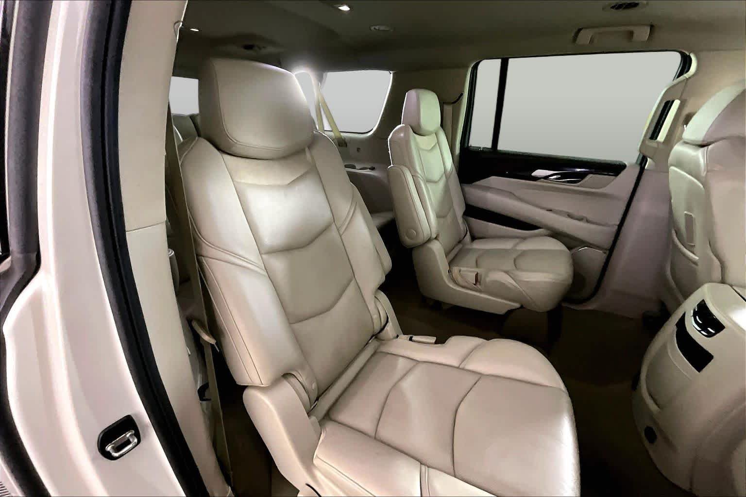 Used 2015 White Diamond Tricoat Cadillac Standard image 19