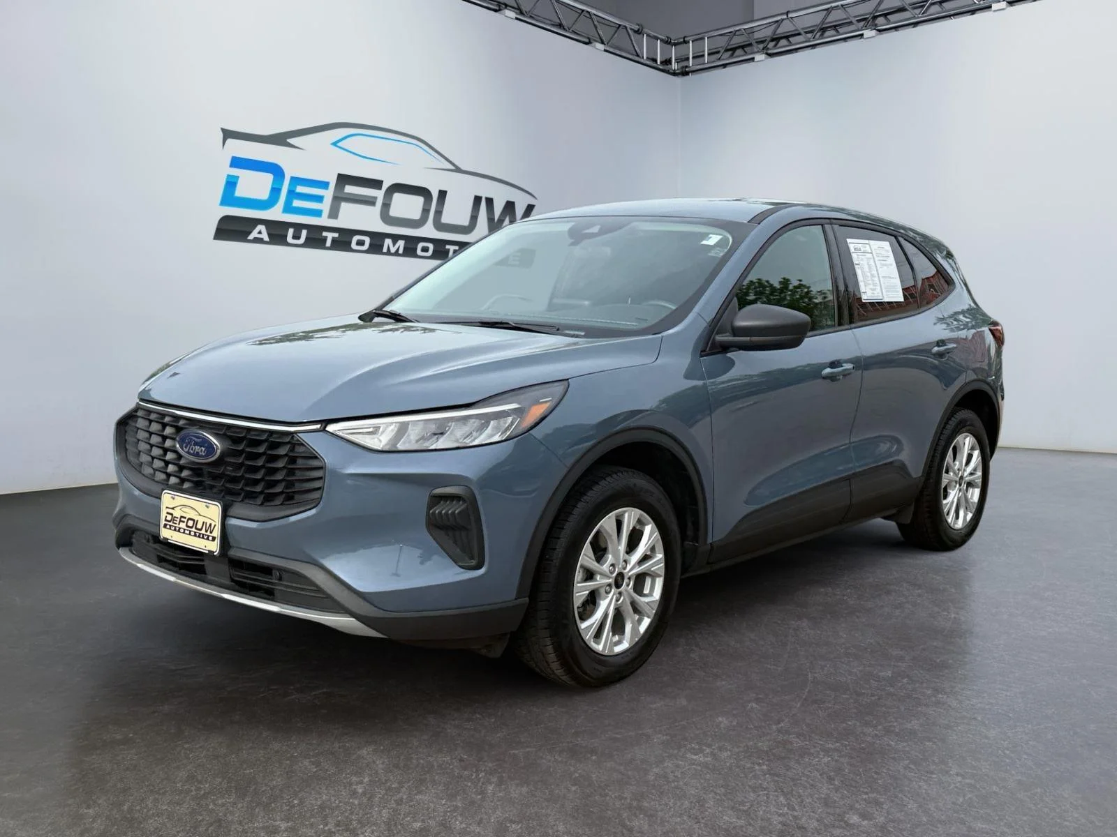 Used 2025 Vapor Blue Ford Active image 7