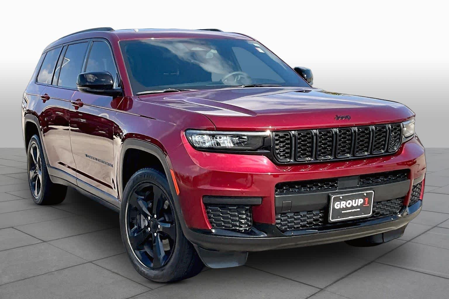 Used 2023 Velvet Red Pearlcoat Jeep Altitude image 3