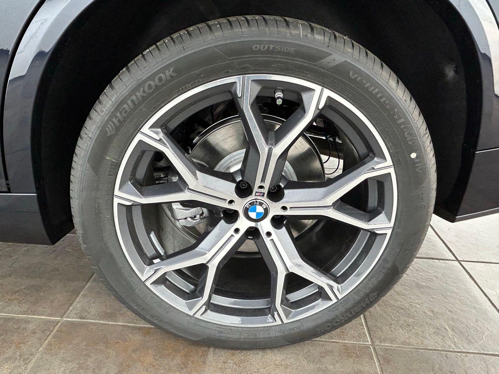 New 2026 Carbon Black Metallic BMW xDrive40i image 37