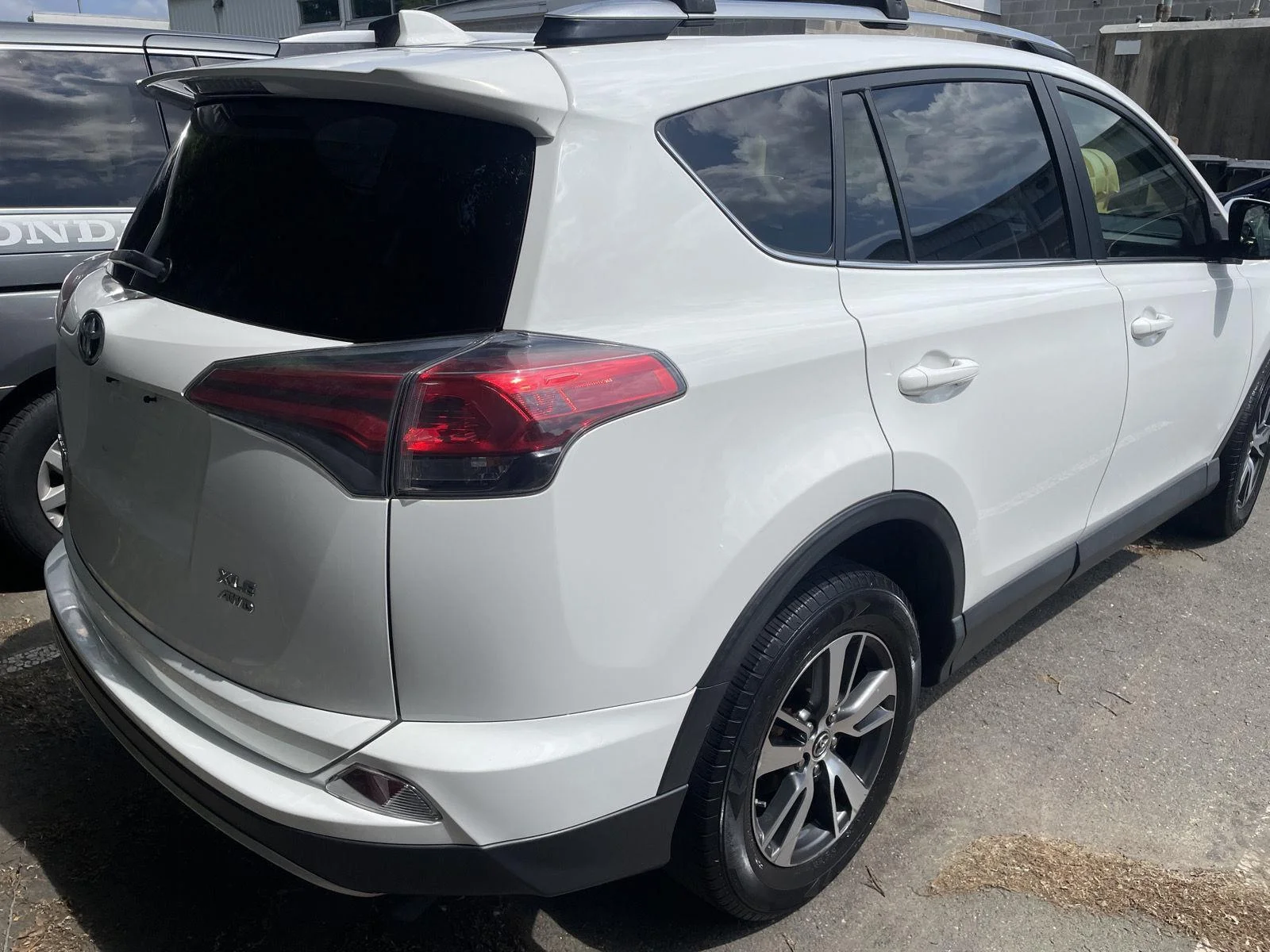 Used 2017 Super White Toyota XLE image 5