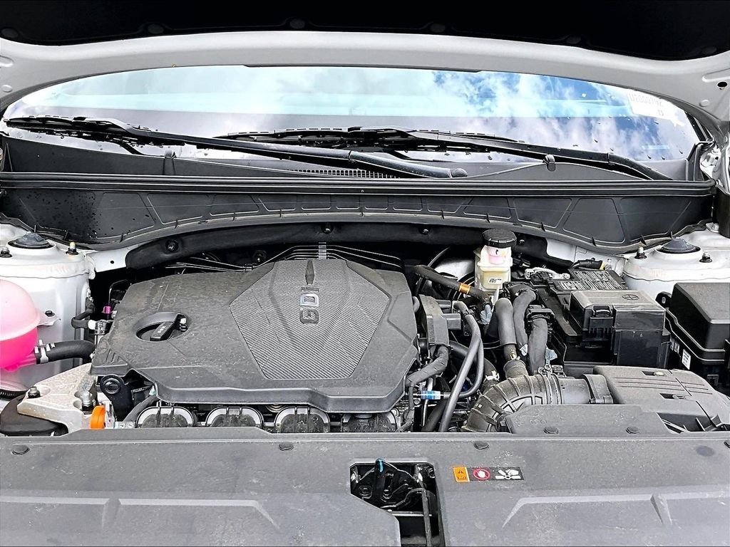 Used 2025 Shimmering Silver Hyundai SE image 34