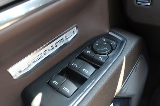 Used 2024 White GMC Denali image 9
