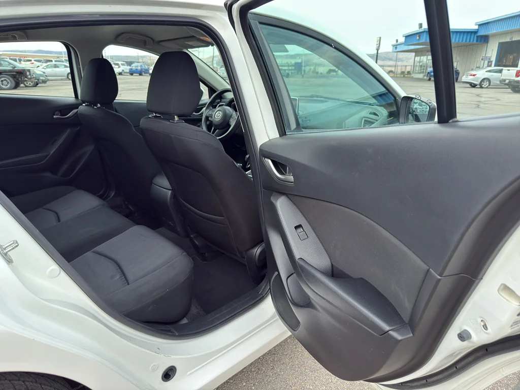 Used 2016 Snowflake White Pearl Mica Mazda i Sport image 13