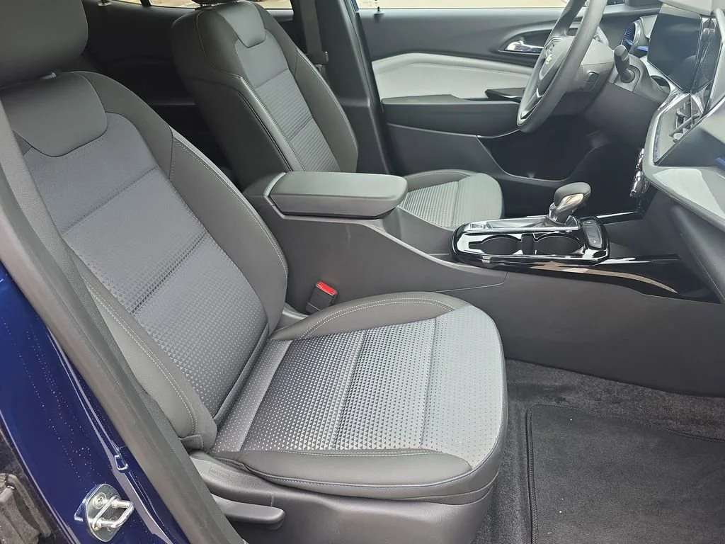2024 Chevrolet Trax LT - Photo 29