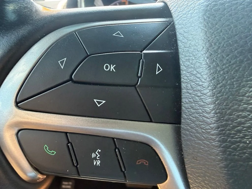 Used 2020 White Jeep Altitude image 20