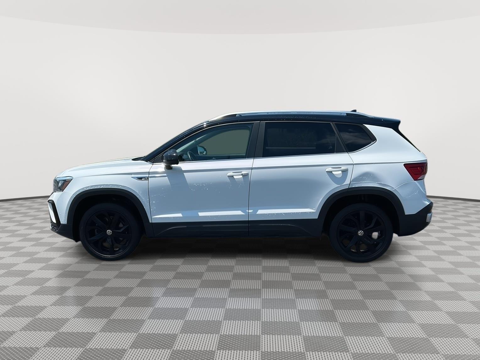 Used 2023 WHITE volkswagen SE image 3