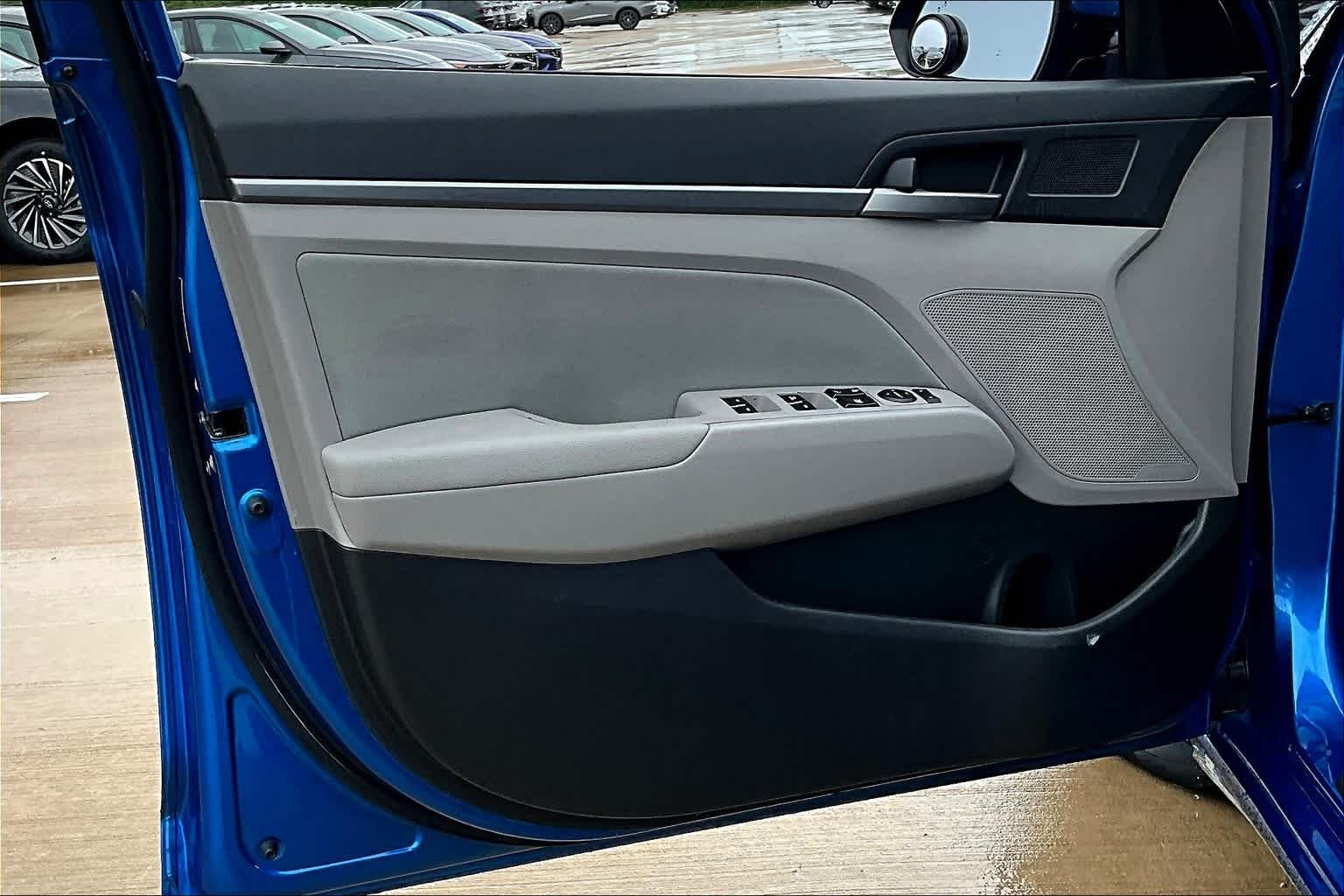 Used 2018 Electric Blue Hyundai Value Edition image 21