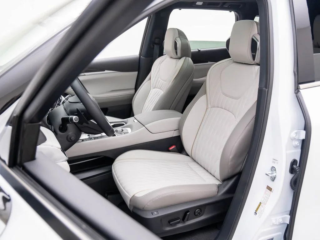 New 2027 2T RAD WHT INFINITI Autograph AWD image 15